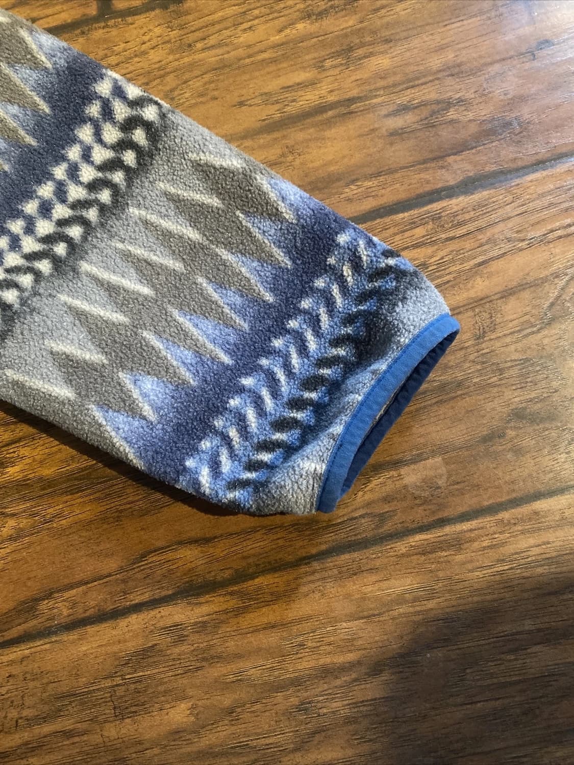 10s 파타고니아 신칠라 스냅-T 그레이/네이비 아즈텍 패턴 상품이미지2