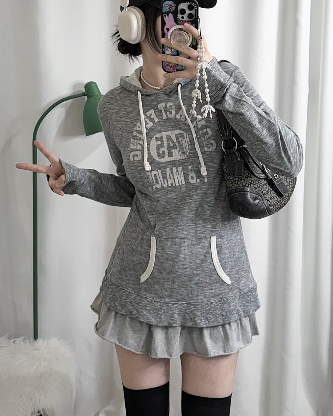 차콜 그레이 레터링 후드 티셔츠 상품이미지1