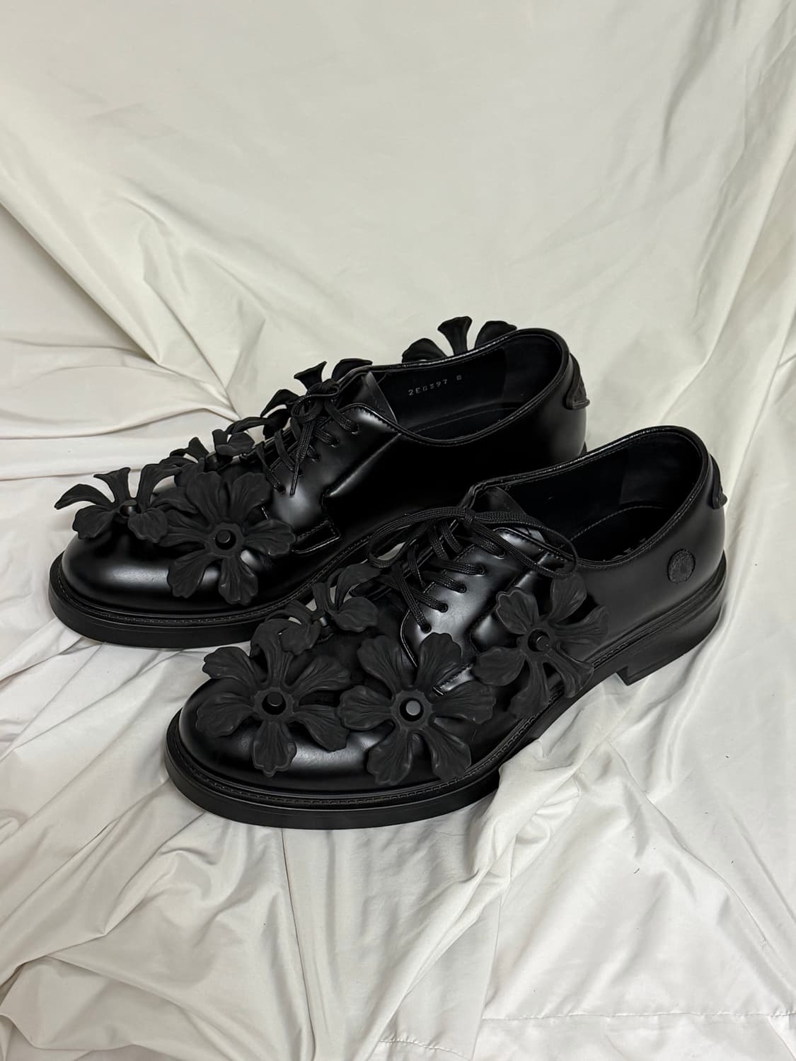 프라다 아플리케 플라워 레더 더비 슈즈 상품이미지1