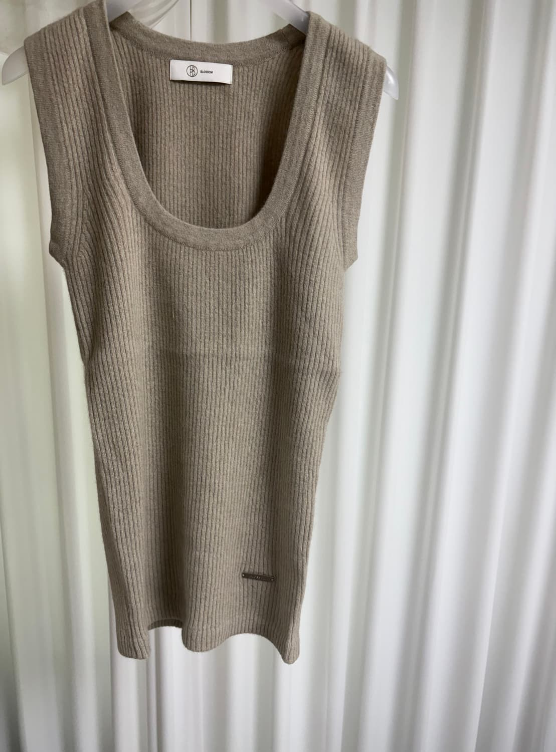 SLEEVELESS KNIT TOP 상품이미지1