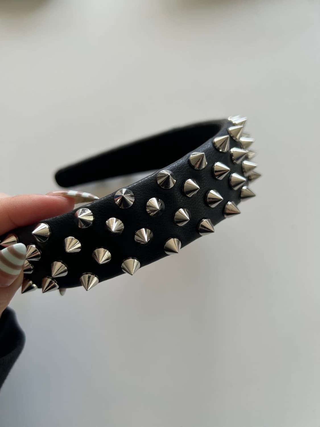 STUDDED HEADBA 스파이크 장식 헤어밴드 상품이미지3
