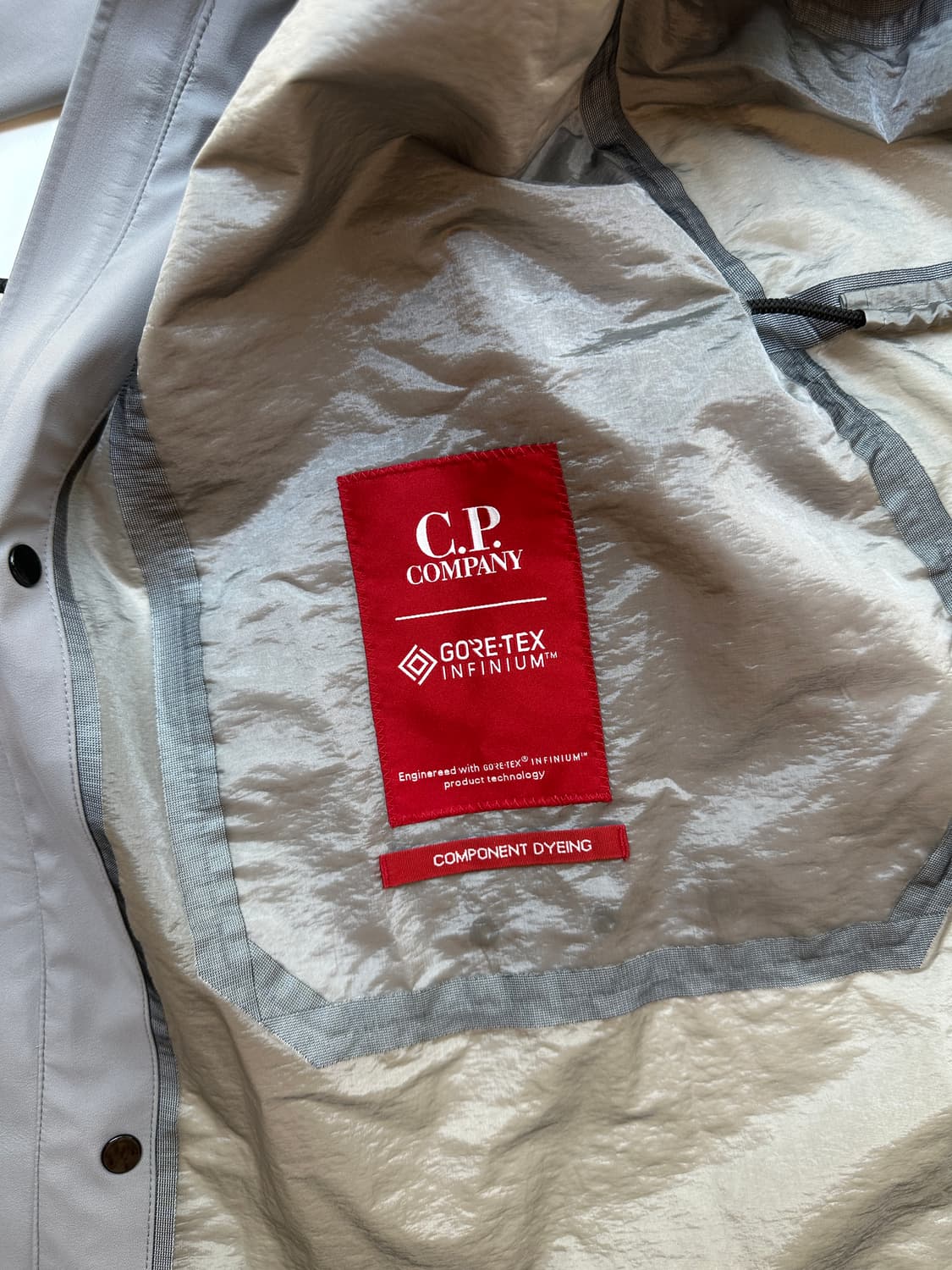 CP 컴퍼니의 시그니처 렌즈 디테일과 고어텍스 인피니엄 상품이미지5