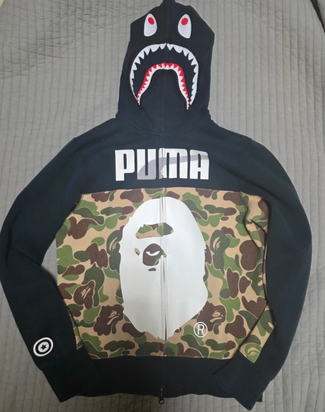베이프 x 푸마 카모 샤크 후드집업 상품이미지1