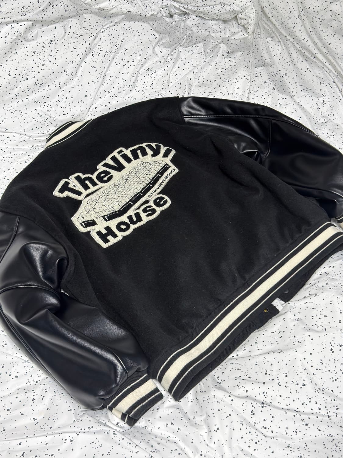 더바이닐하우스 음양 바시티 블랙 L 상품이미지2