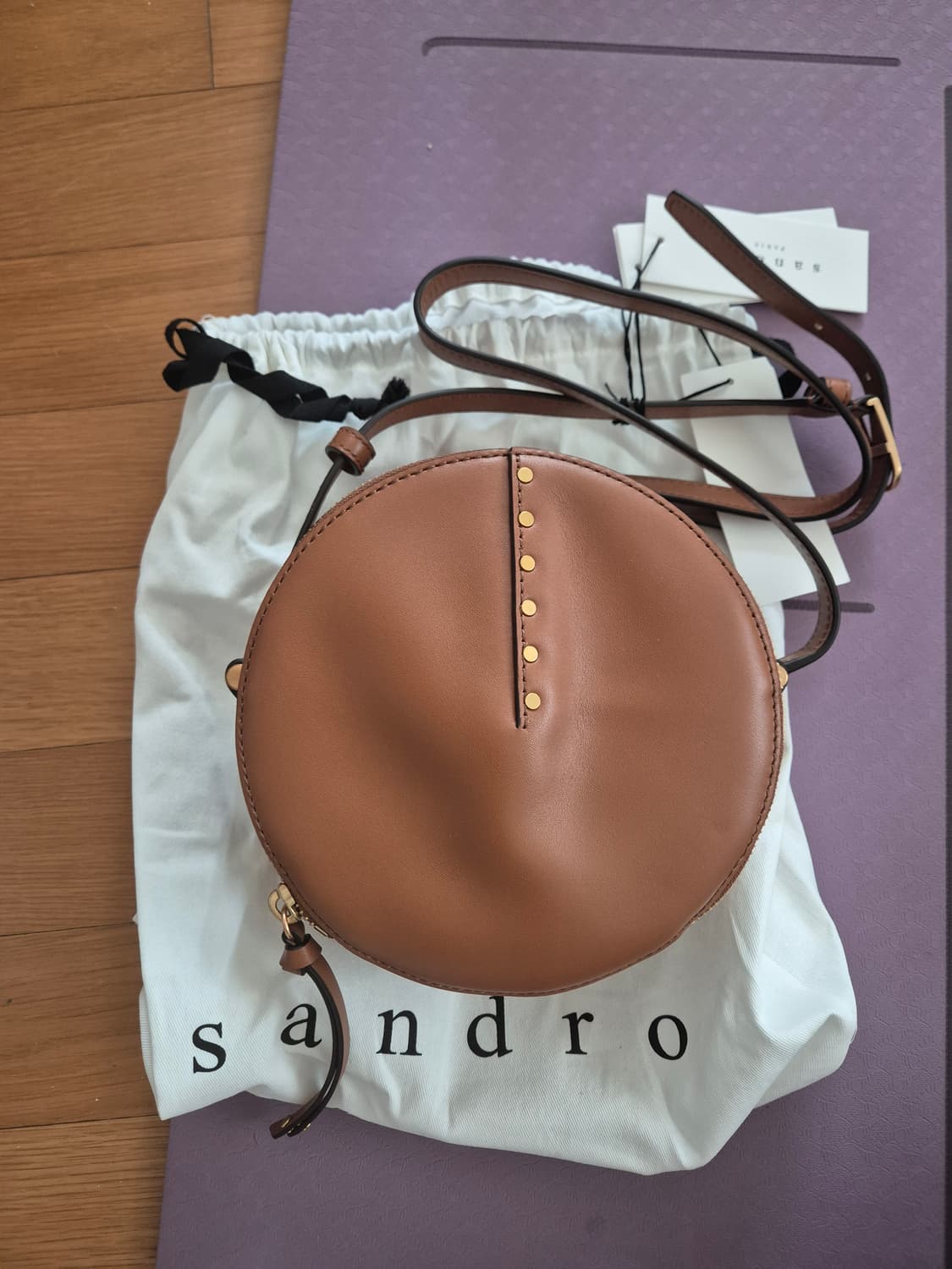 (새상품) 산드로 염소가죽 크로스백 상품이미지1