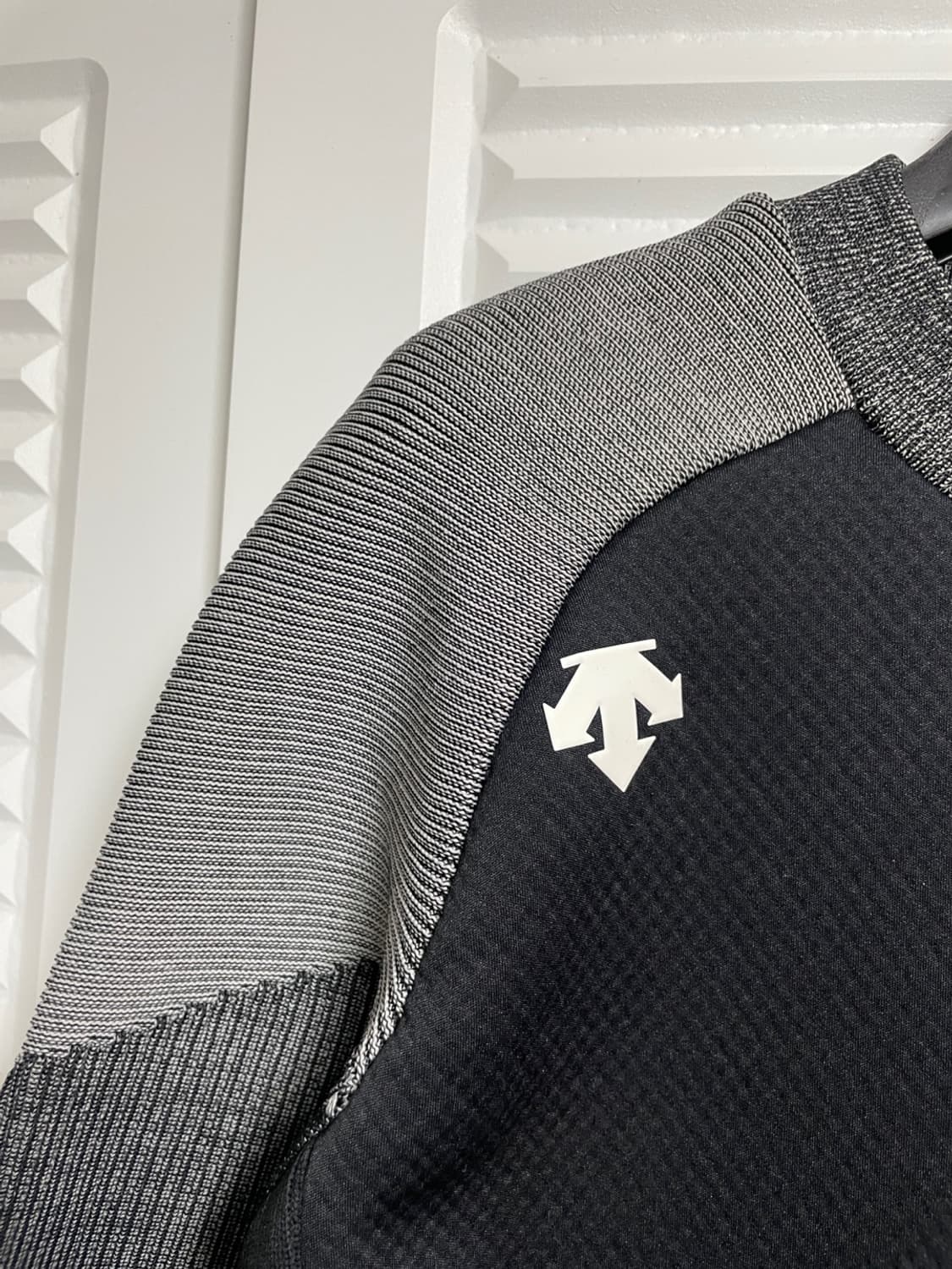 데상트 맨투맨 티셔츠 상품이미지7