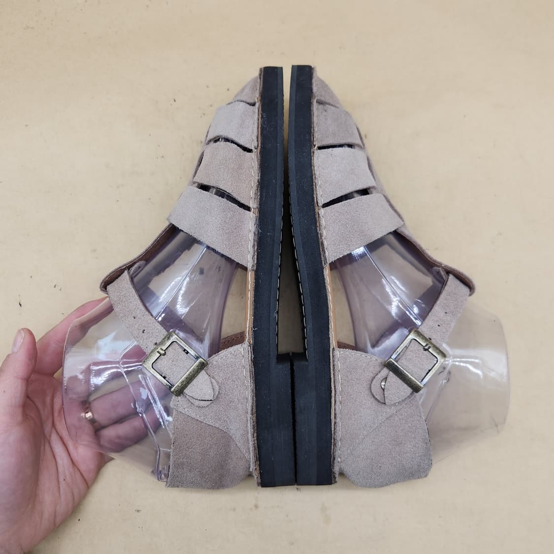 코모레비 뮤지엄 스웨이드  스트랩 샌들240 상품이미지5