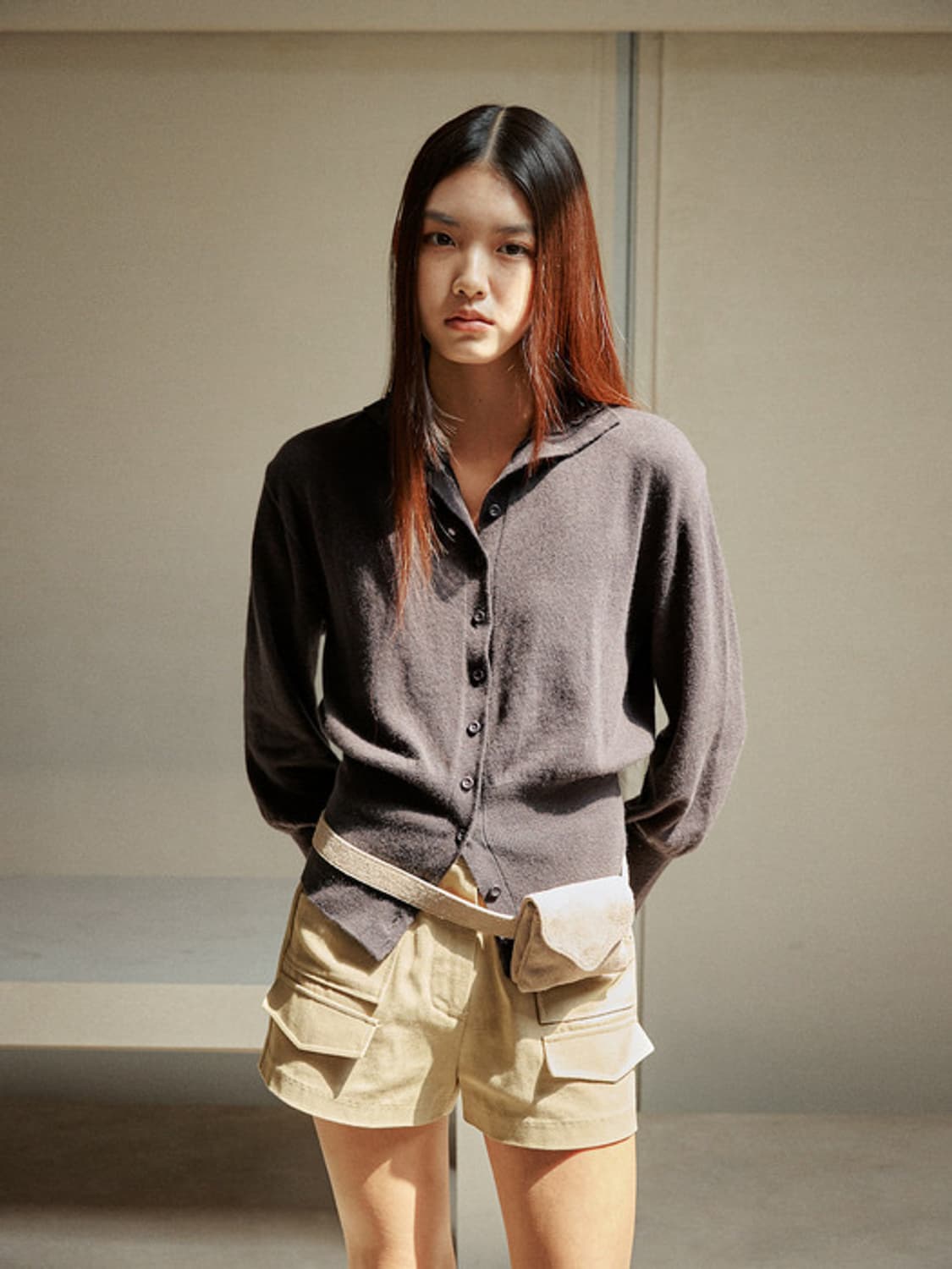 아우로 PUFF BUTTON CARDIGAN 차콜 상품이미지1