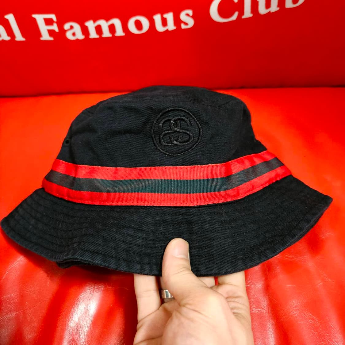 스투시(Stussy) 삼선밴딩 시그니쳐로고 버킷햇 상품이미지1