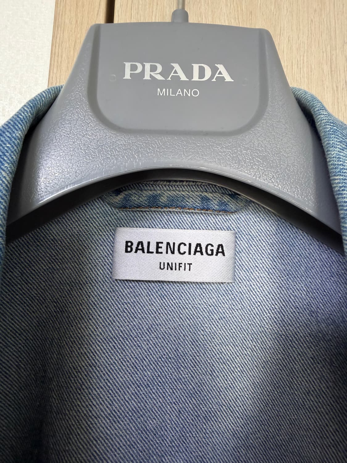 [S] 발렌시아가 BB 스프레이 데님 오버핏 자켓 상품이미지3