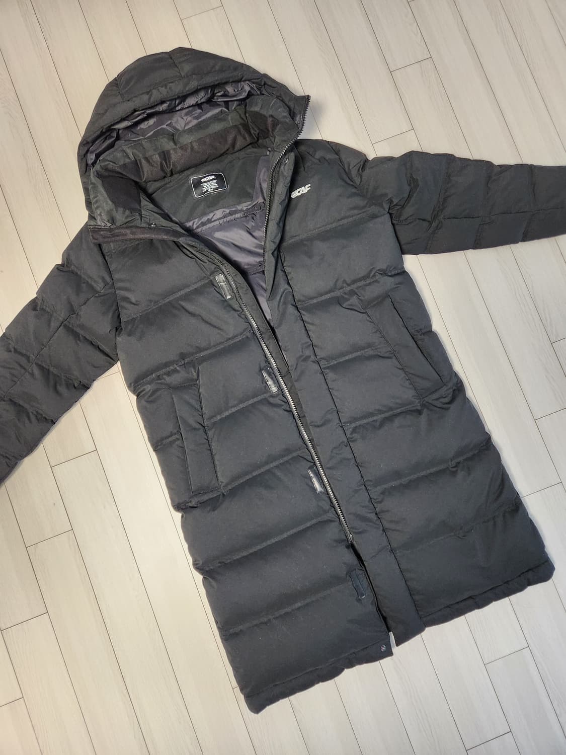 새상품급)르카프 블랙 롱패딩 사이즈M

오염 하자 없이 깨끗해요^^

세 상품이미지1