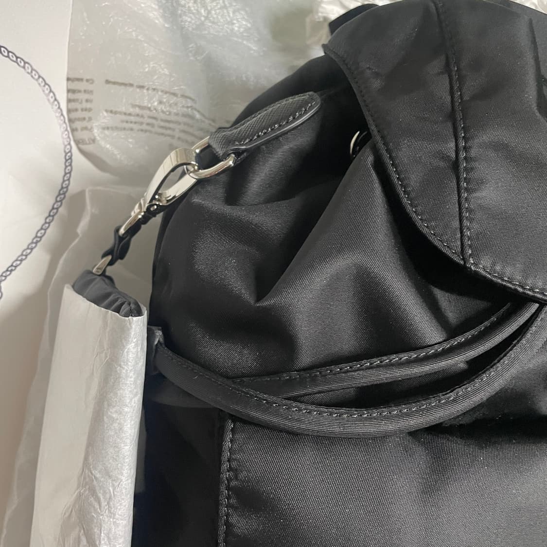 프라다 백팩 미디움 신상 새상품 쇼핑백 더스트백포함 상품이미지4