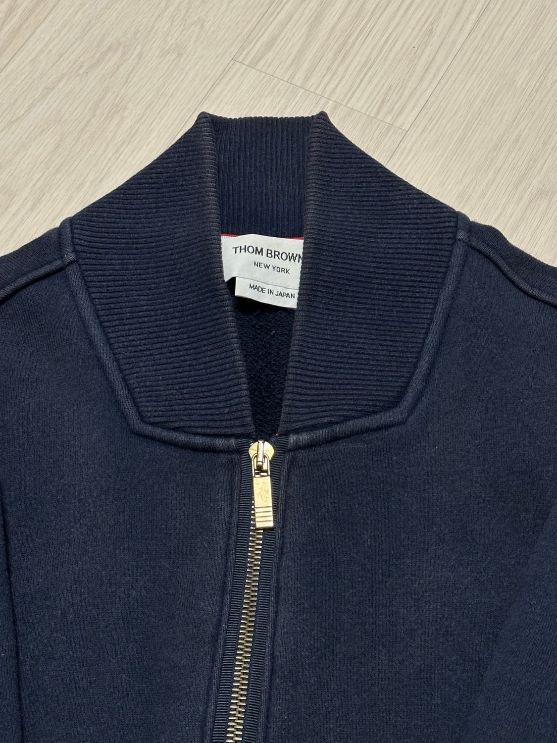 톰브라운 투웨이 사선완장 봄버 블루종 자켓 네이비 상품이미지8