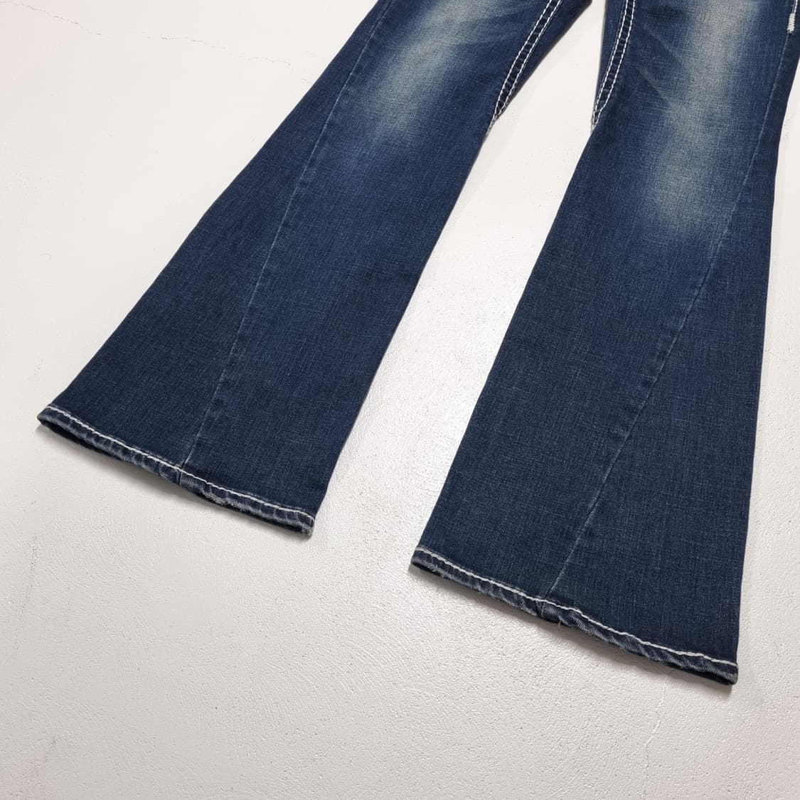 TRUE RELIGION JOEY SUPER T 부츠컷 데님팬츠 - 28 상품이미지7