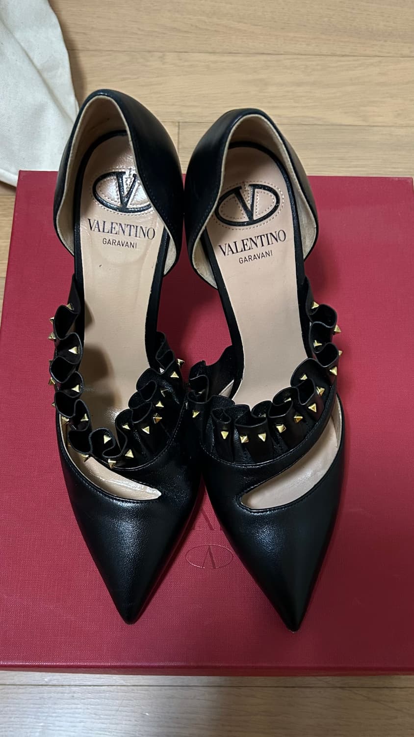 발렌티노(Valentino Garavani) Very V 블랙 레더 펌프 상품이미지2