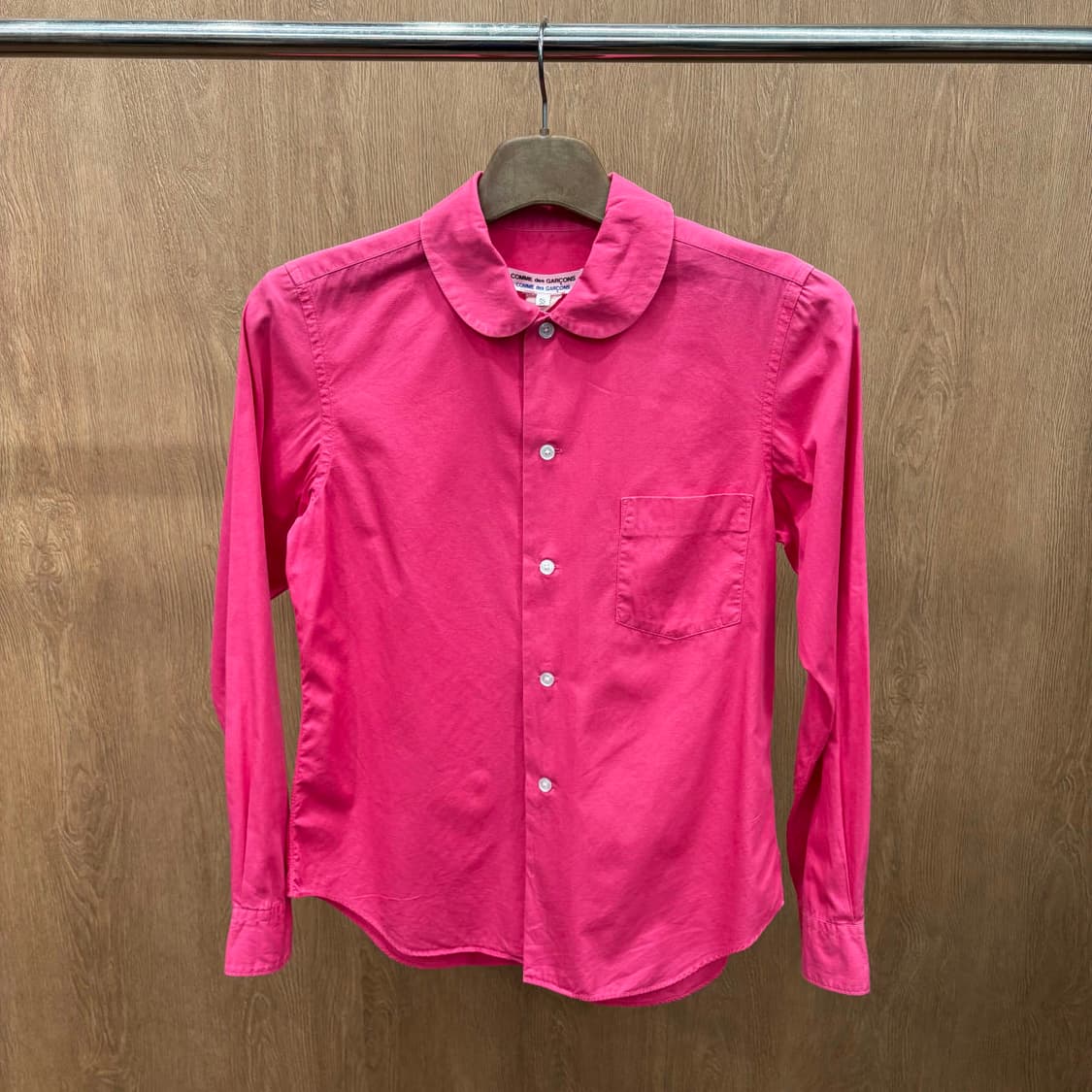 꼼데가르송 긴팔 셔츠 라운드 카라 싱글 포켓 무지 디테일 레귤러핏 핑크 상품이미지2