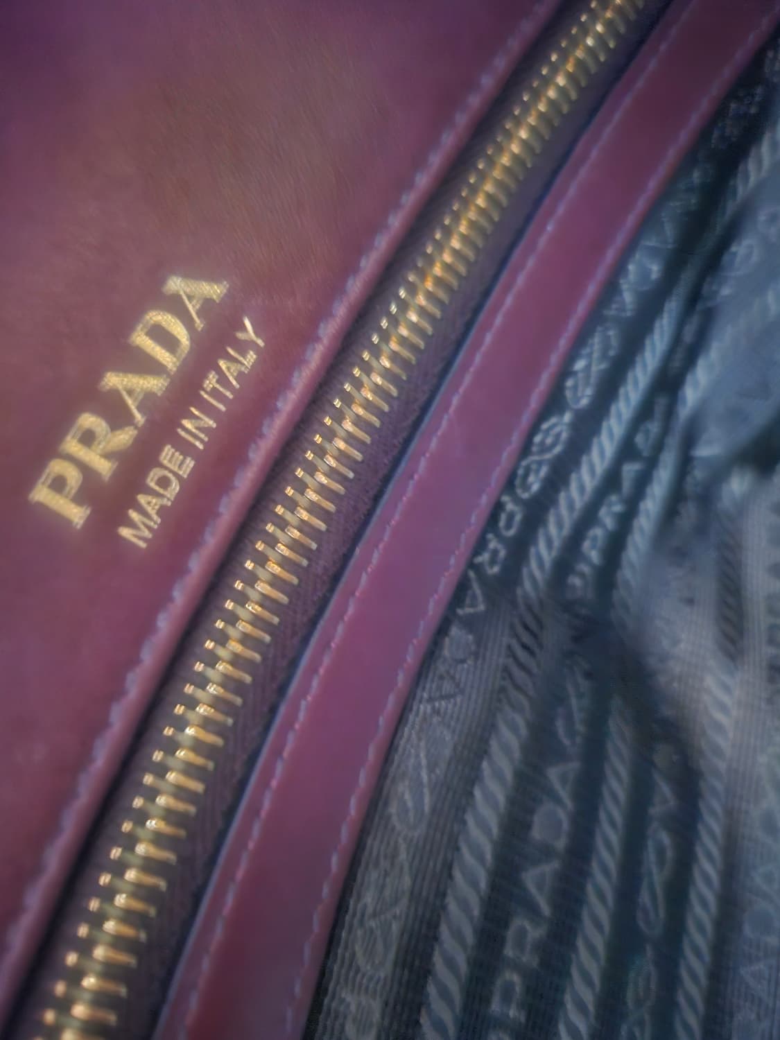 프라다 투톤 보스터백 볼링백 상품이미지9