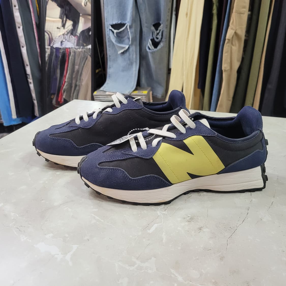 뉴발란스 327 네이비/옐로우 스니커즈 상품이미지2