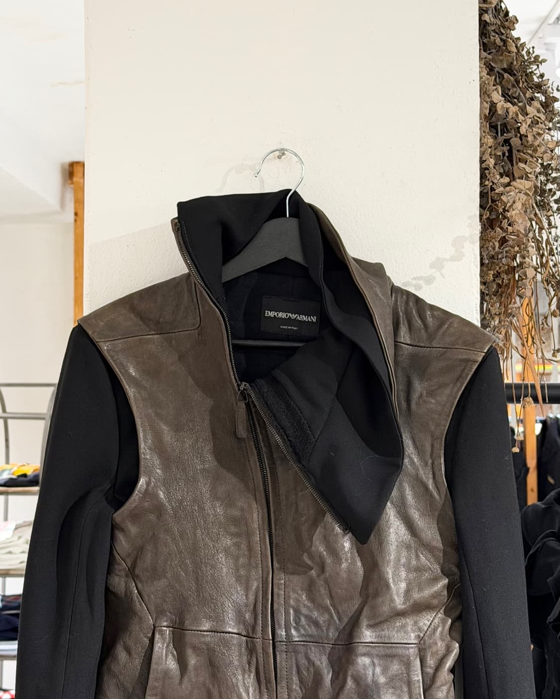 엠포리오 아르마니 카키 레더 집업 자켓 상품이미지4