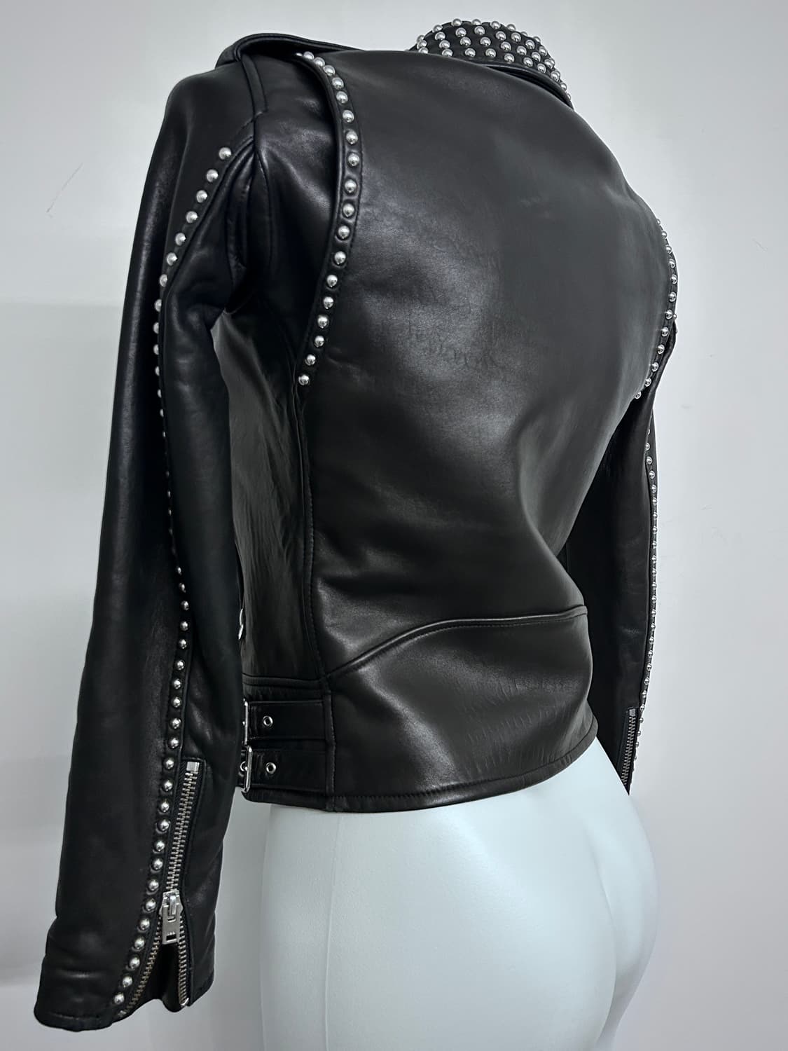 Iro 이로 볼 스터드 램스킨 자켓 상품이미지4