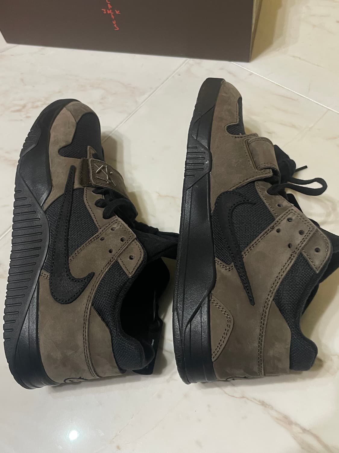 나이키 점프맨 잭 TR 블랙 앤 다크 모카 트래비스 스캇 290 295 상품이미지1