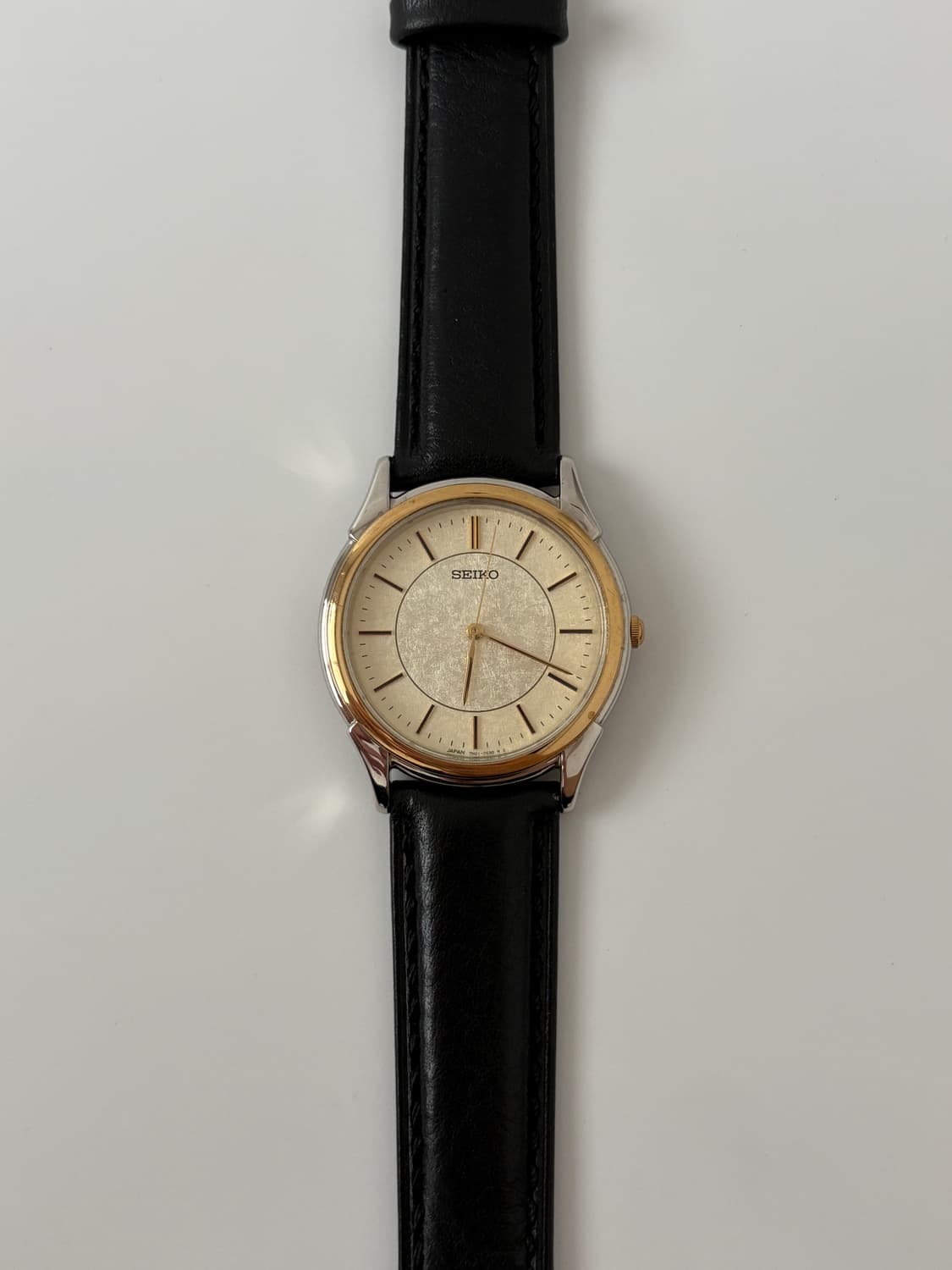 90s texture dial gold bezel quartz 상품이미지3