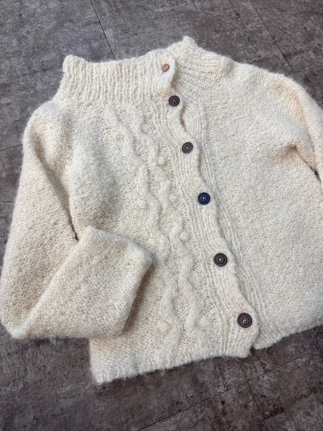 멀티 컬러 버튼 가디건 상품이미지3