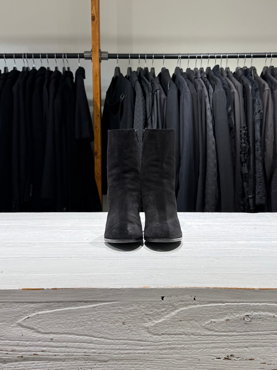 메종 마르지엘라 블랙 스웨이드 사이드 지퍼 앵클 부츠 상품이미지3