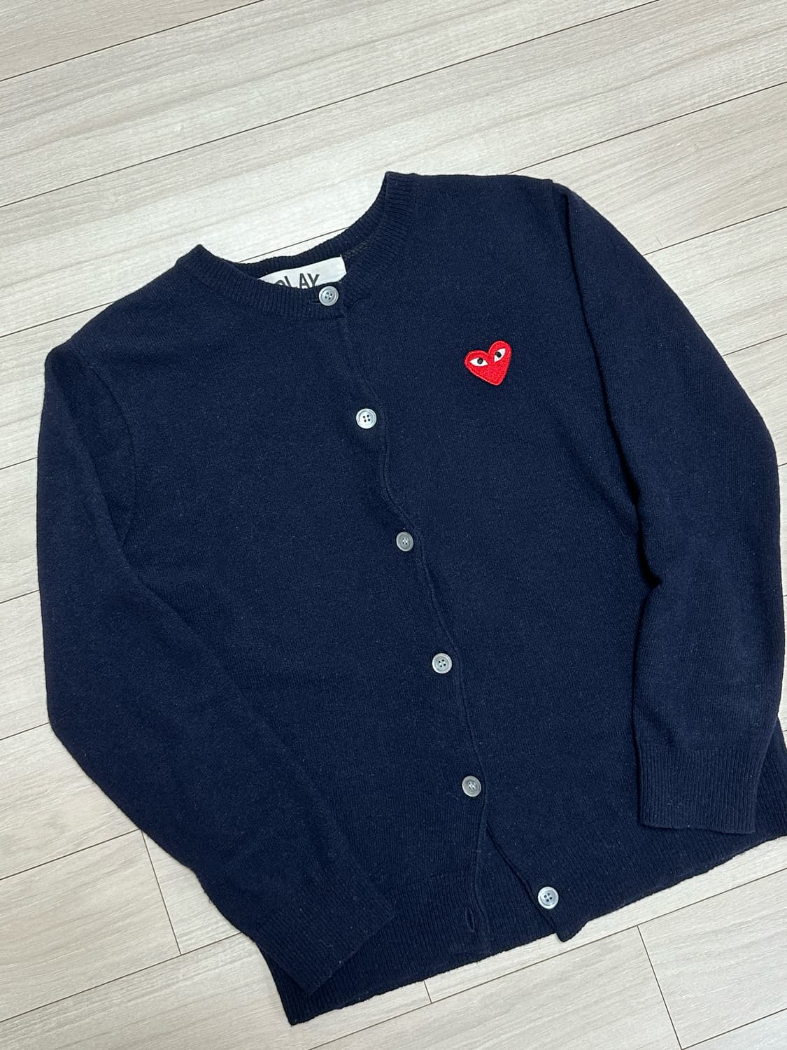 꼼데가르송 레드 하트 가디건 네이비 상품이미지2