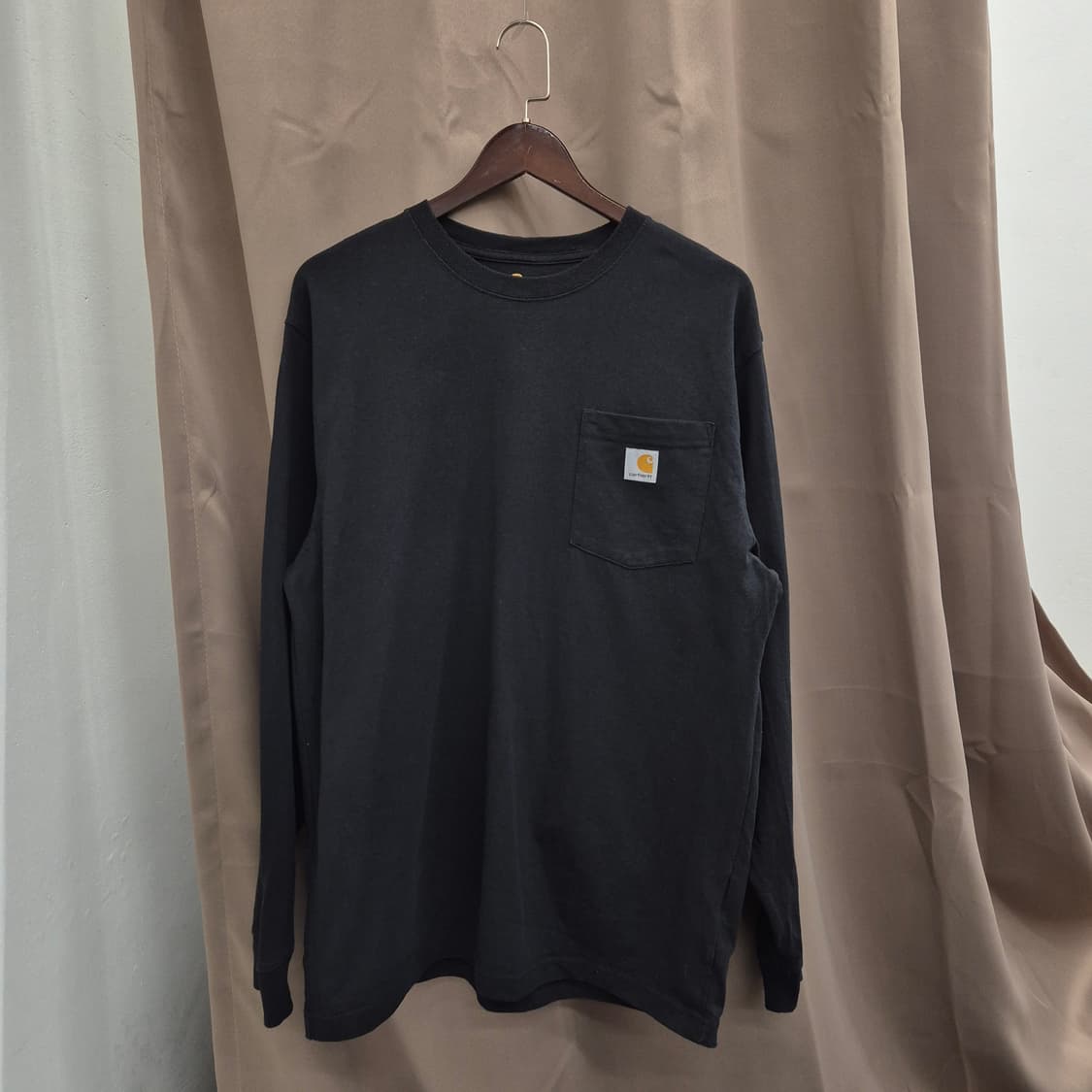 칼하트 포켓 긴팔티 M 상품이미지1