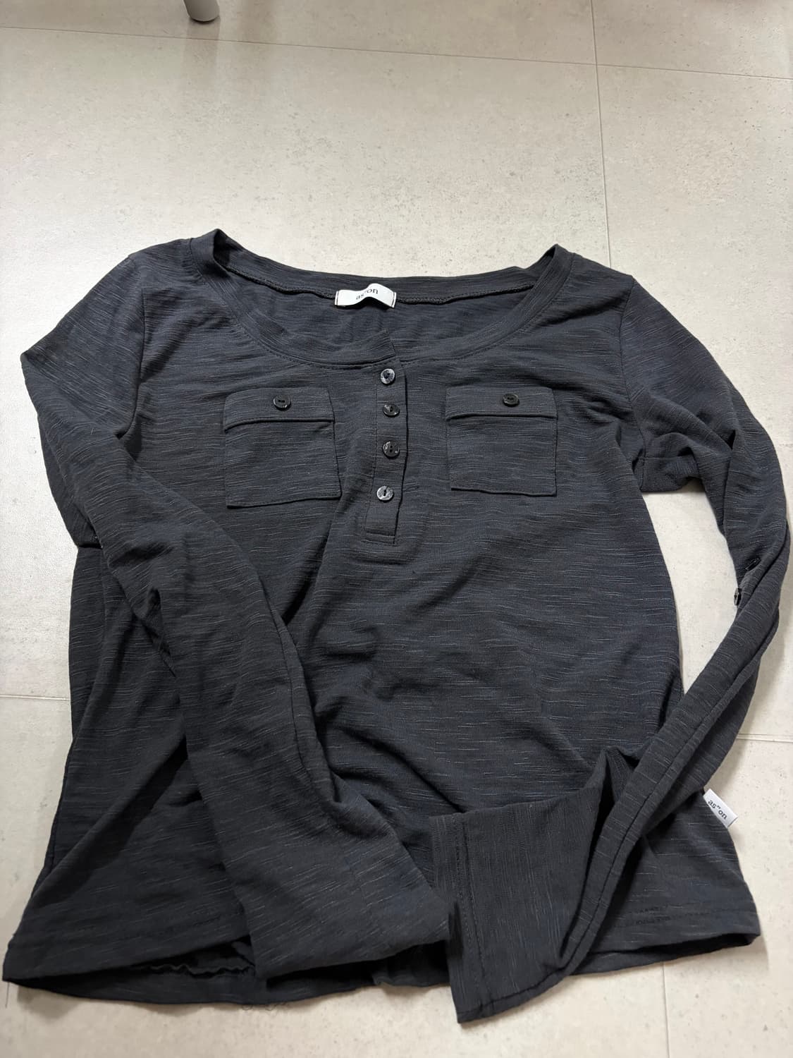 애즈온 버튼티 롱슬리브 차콜 새상품 상품이미지1