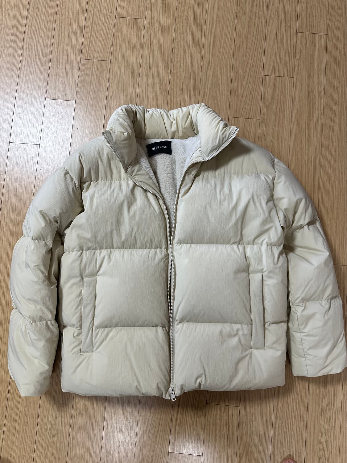 인사일런스 미니멀 구스 다운 자켓 아이보리 상품이미지1