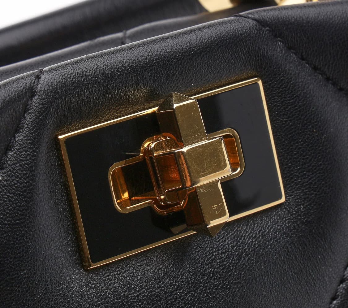 [S급] 발렌티노 로만 스터드 탑 핸들 토트백 판매합니다!!! 상품이미지4