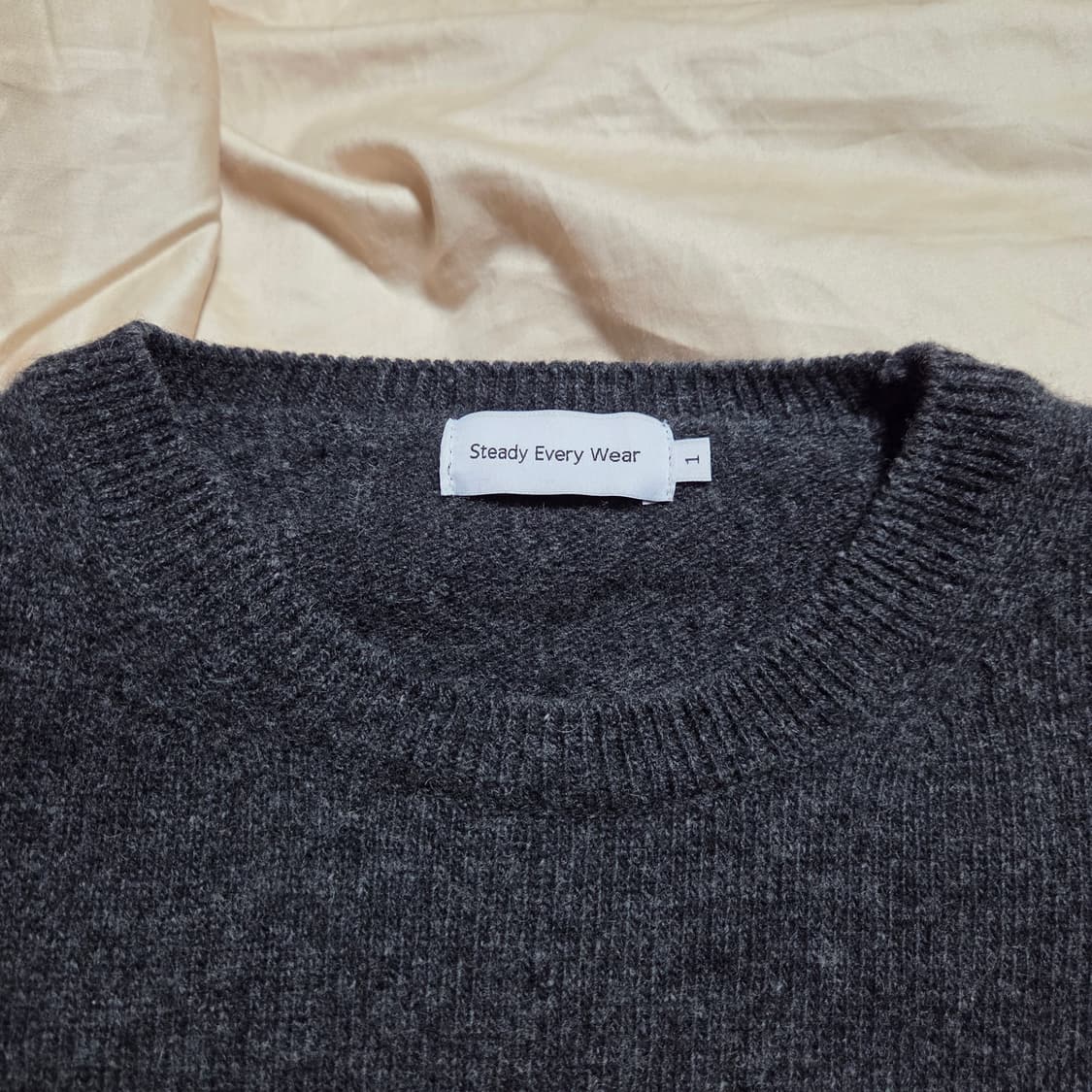 [1] 스테디에브리웨어 코지 울 캐시미어 라운드넥 니트 다크그레이 상품이미지4