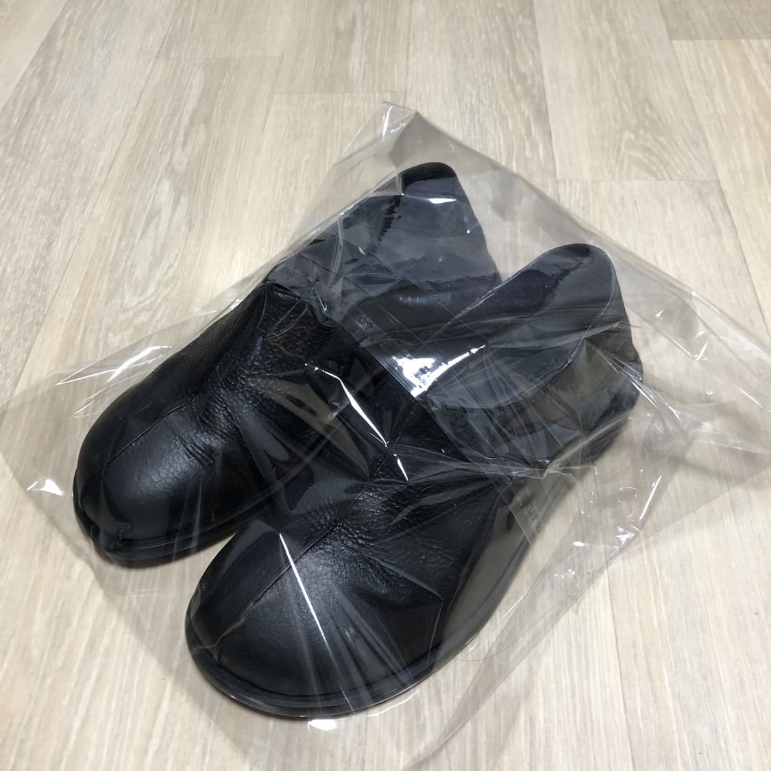 (250) 인사일런스 INSILENCE 크랙 레더 클로그 블랙  상품이미지9