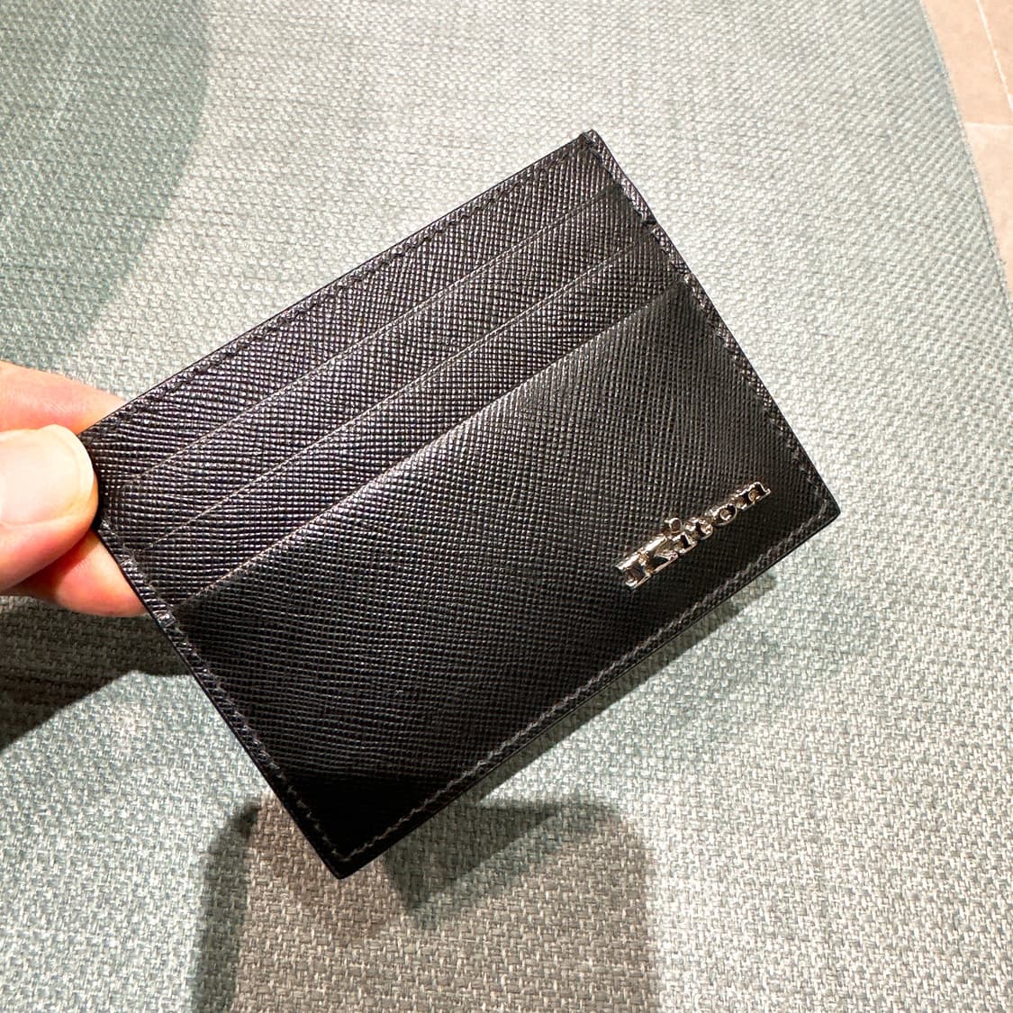 (정품/새상품) KITON 키톤 남성  블랙 사피아노 로고 카드지갑 상품이미지1