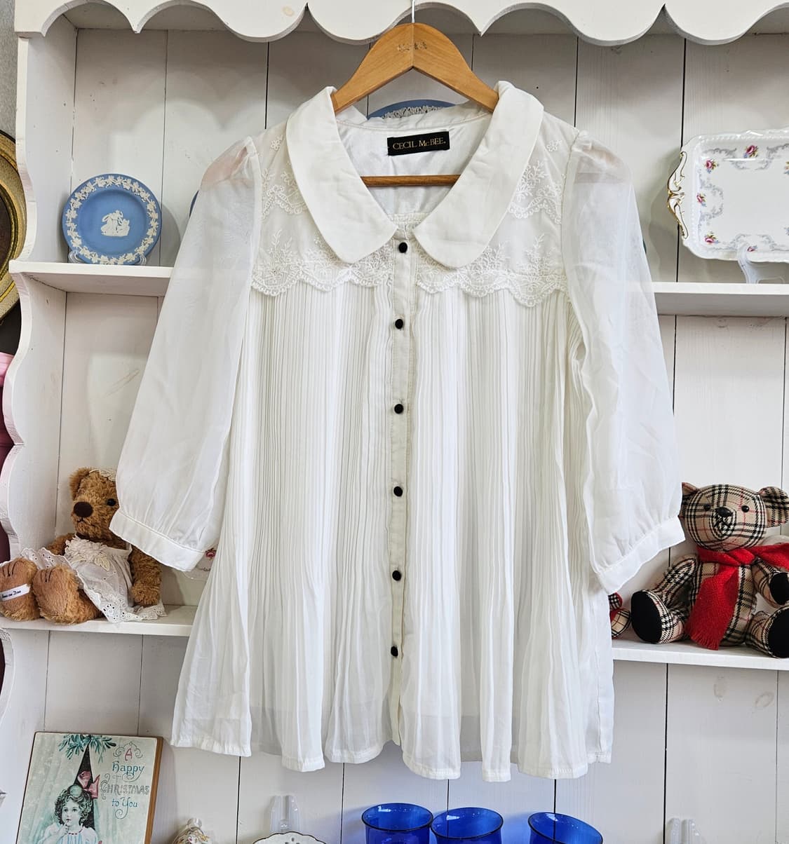 CECIL McBEE 레이스 카라 플리츠 블라우스 상품이미지1