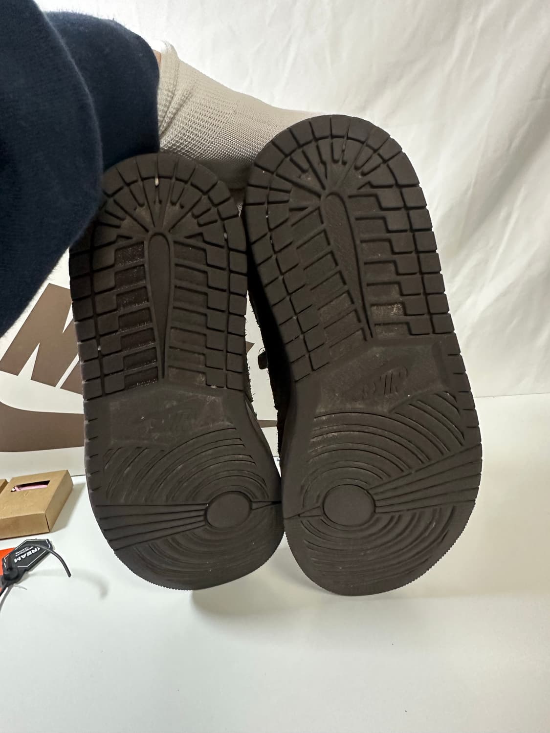 나이키 조던1X스캇 벨벳 브라운 (265) 상품이미지5