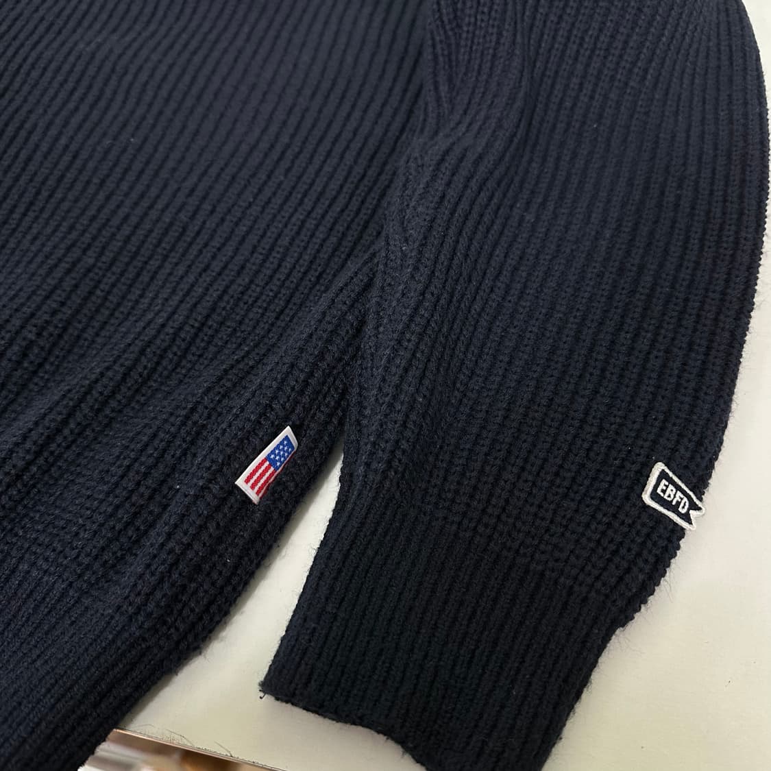 M 100 이벳필드 다크네이비 스쿨룩 브이넥니트 상품이미지3