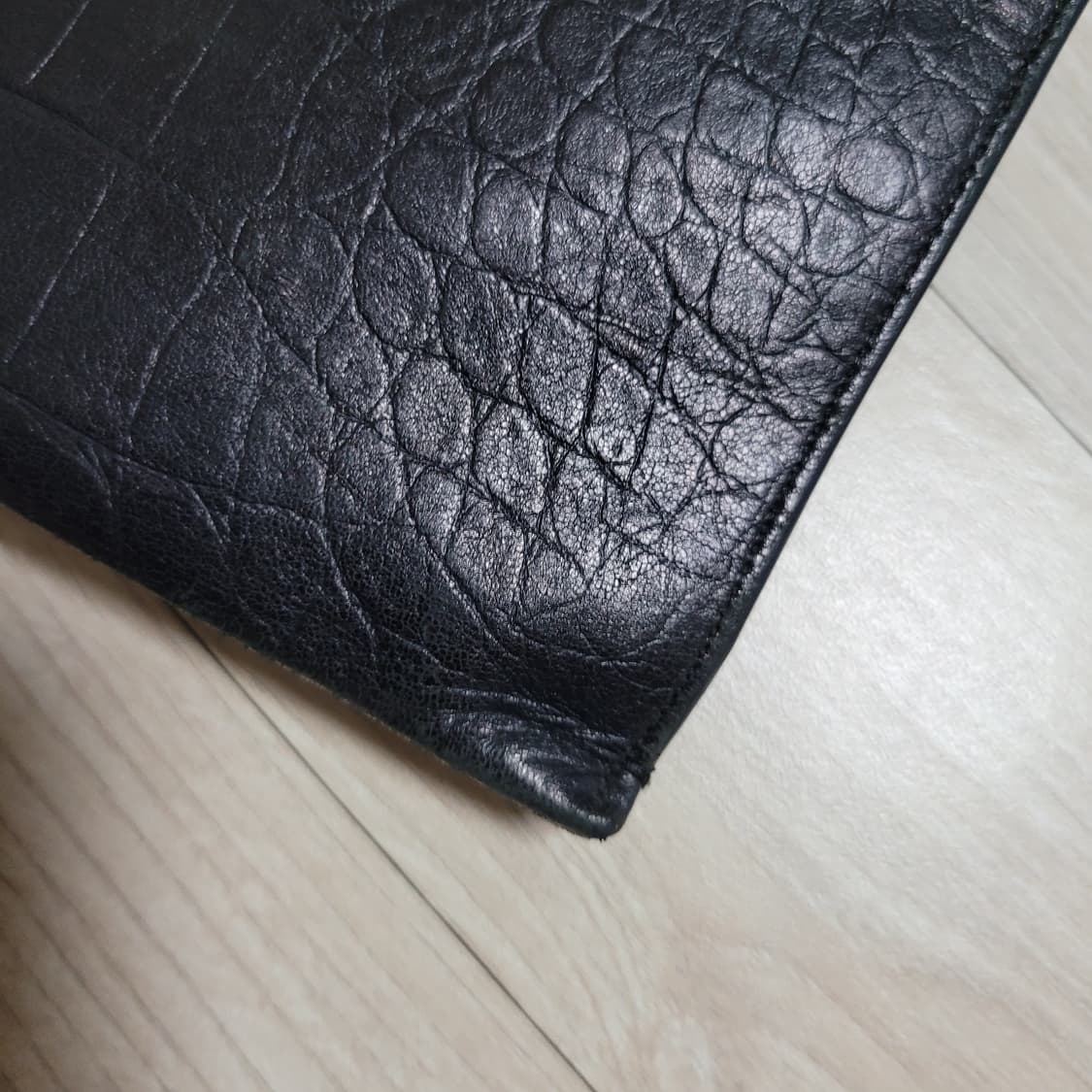 정품 생로랑 모노그램 레더 블랙 클러치 상품이미지8