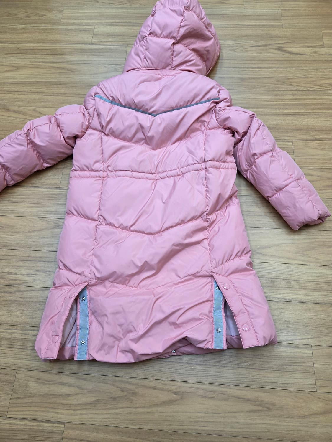 헤지스 여아 핑크색 롱패딩입니다. 145사이즈로 11세 아이에게 적절합니 상품이미지2