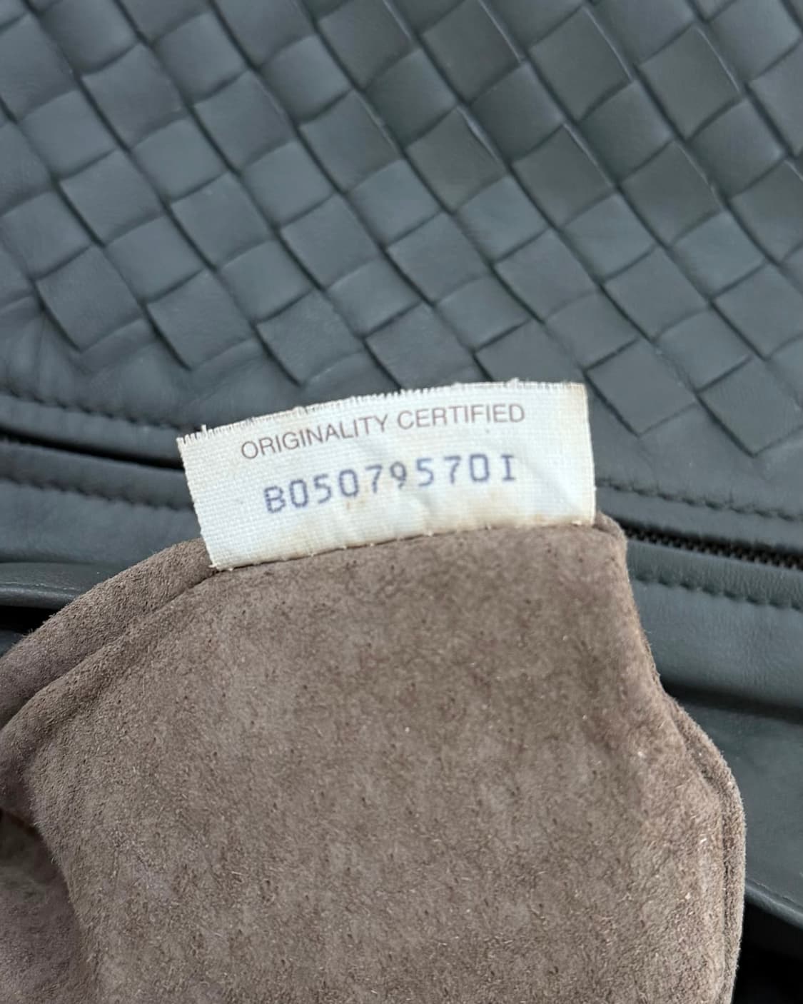 보테가 베네타 차콜 인트레치아토 나파 미니 체인 크로스백 상품이미지9