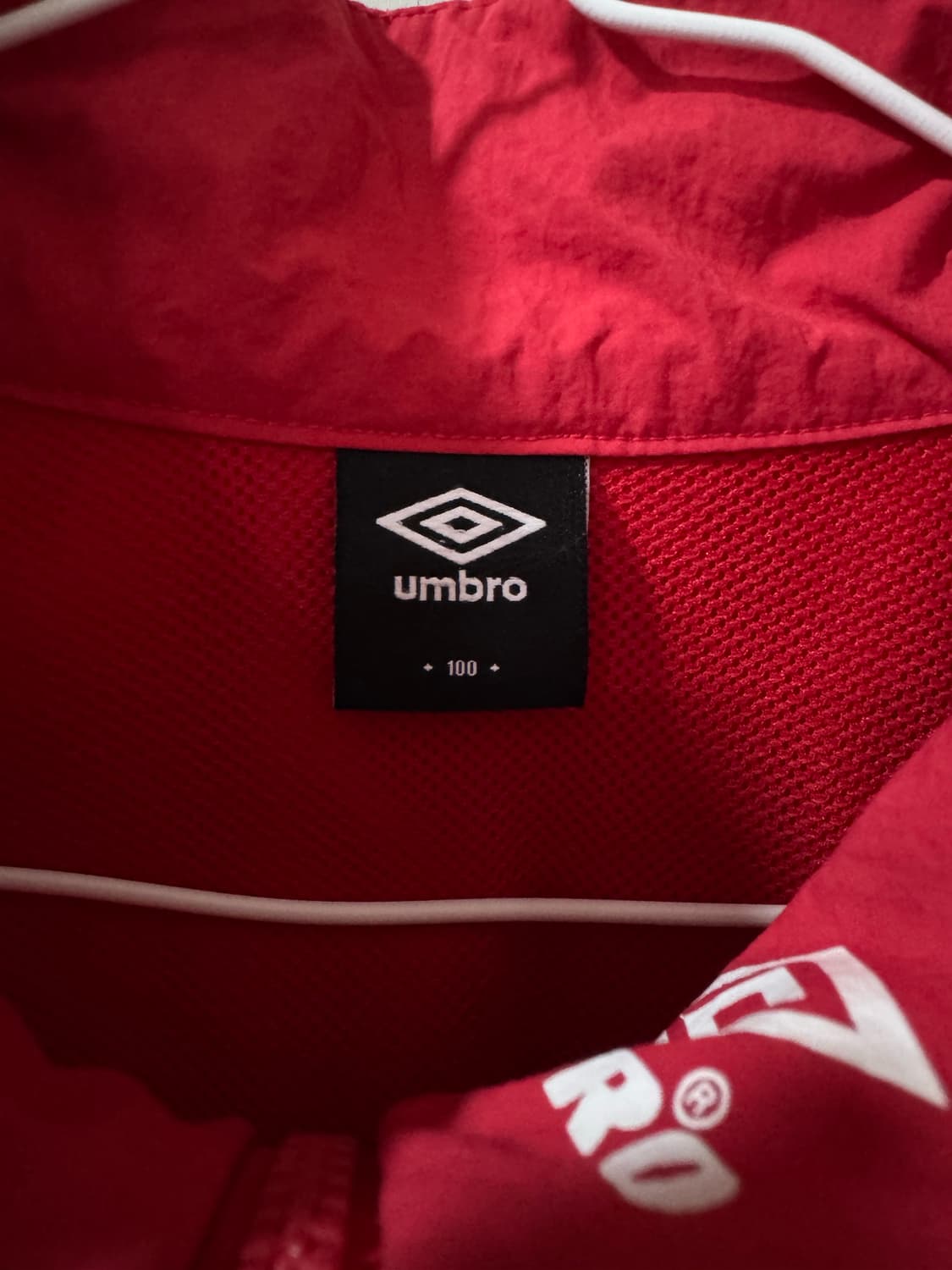 엄브로 멀티로고 우븐 바람막이  상품이미지4