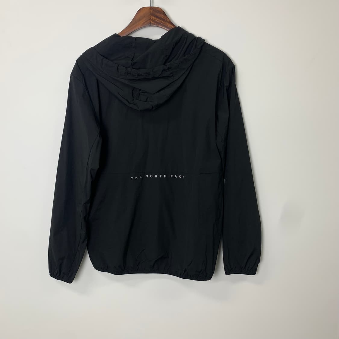 노스페이스 로고 블랙 경량 바람막이 상품이미지3