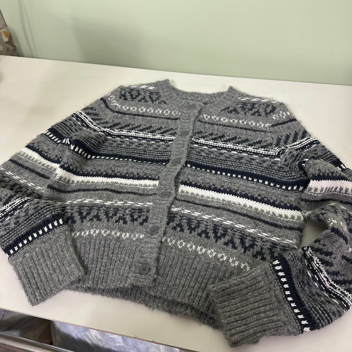 우먼S-M URBAN REVIVO 멀티패턴 그레이 U넥 크롭가디건 상품이미지2