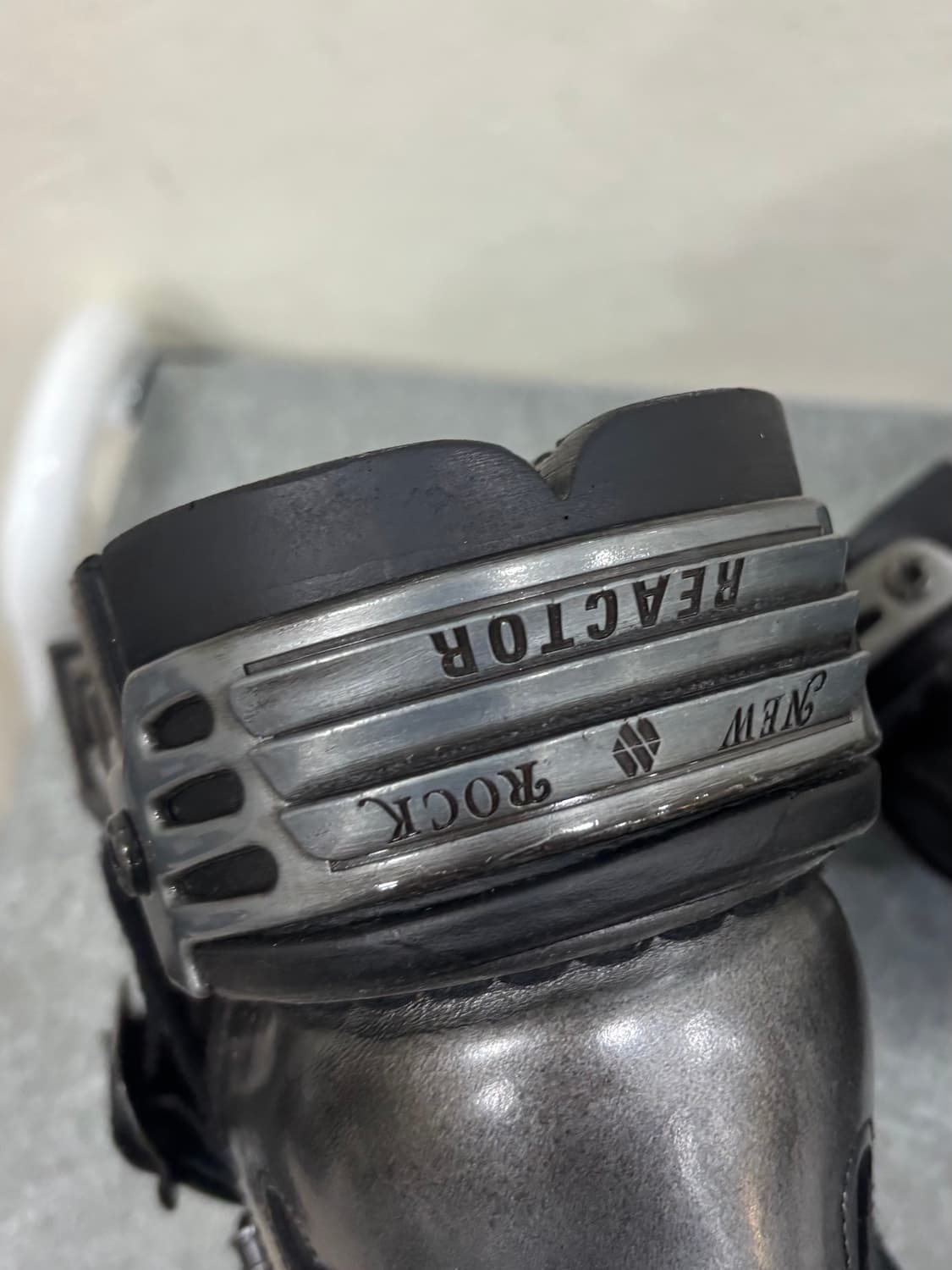 뉴락 그레이 메탈 부츠 상품이미지5