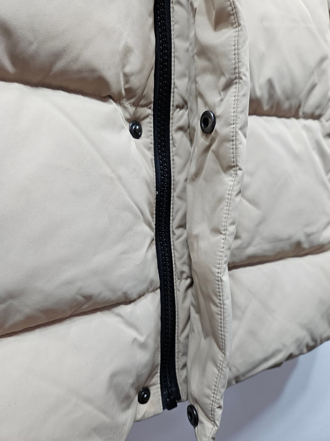 게스(GUESS) 오리털 패딩조끼 베이지 M 후드탈부착 상품이미지6