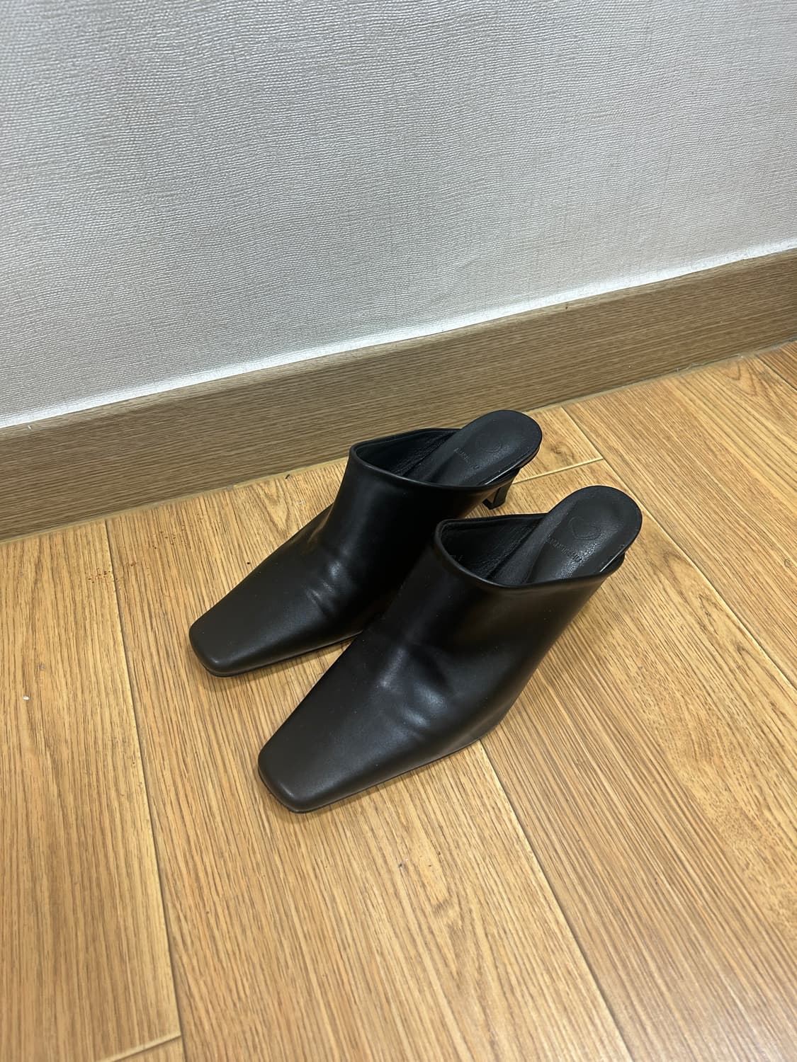 검정색 뮬 샌들 상품이미지1