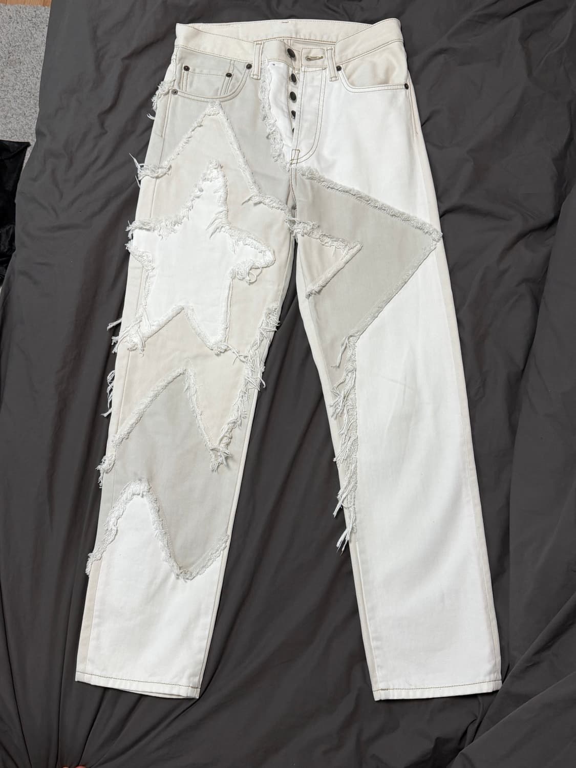 [아크네 스튜디오] 스타 패치 데님 팬츠 상품이미지1