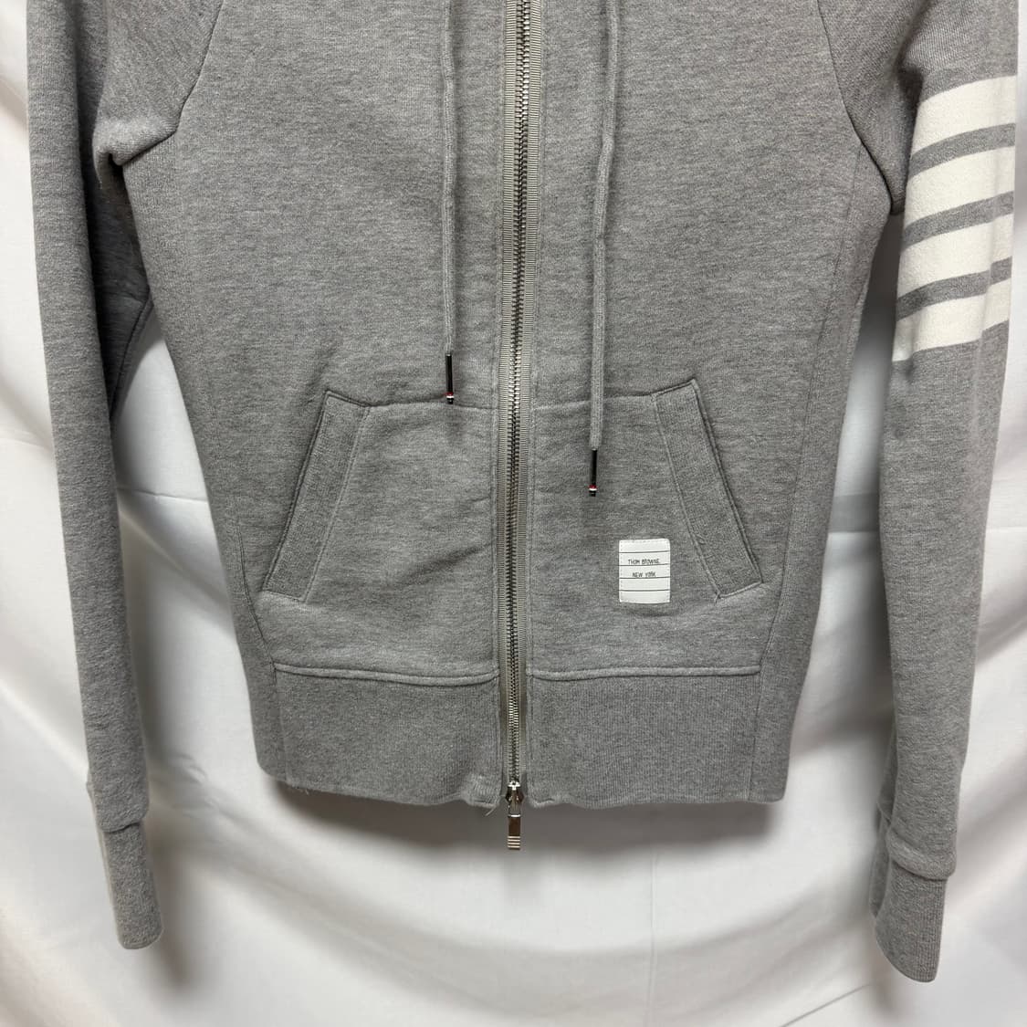 [S+급/40] 톰브라운 사선완장 여성 후드집업 그레이 상품이미지4